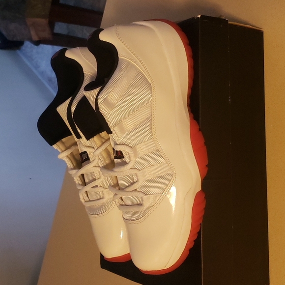 Air Jordan 11 Retro Low - Concord - 2012 - Picture 4 of 6